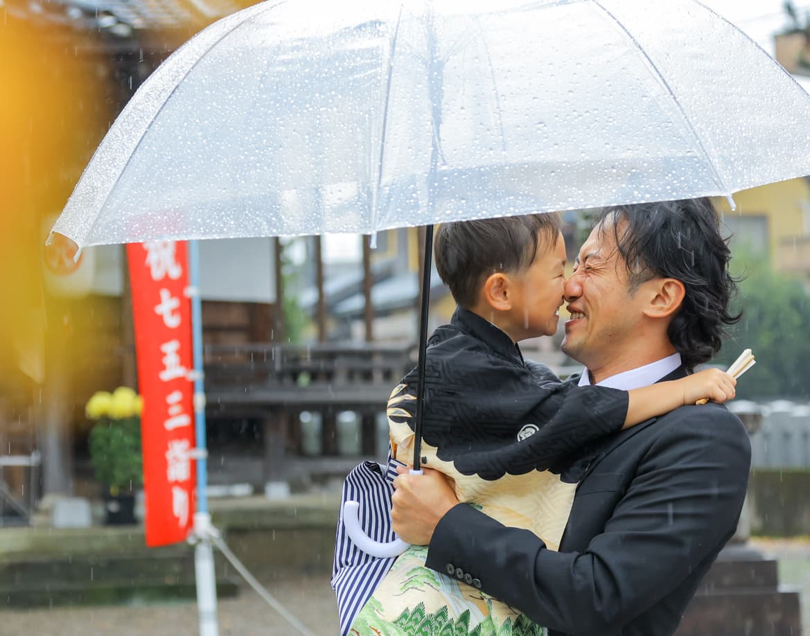 福井県越前市の上総社での雨の日の七五三写真