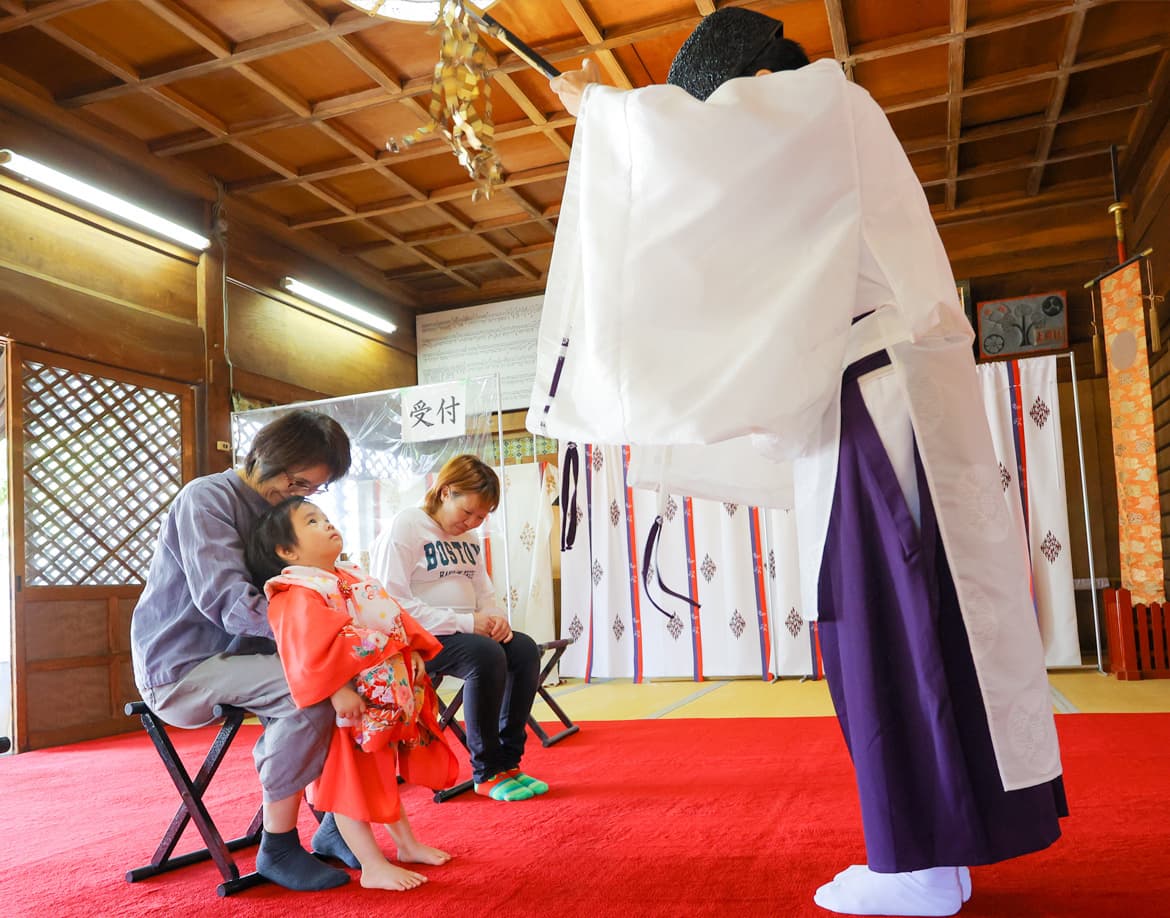 福井アオバフォトのカメラマンが撮った上総社での七五三の写真
